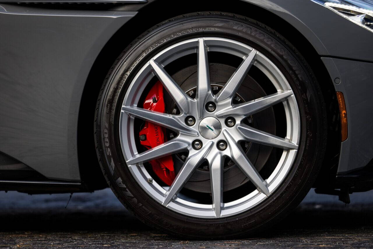 2018 Aston Martin DB11 30