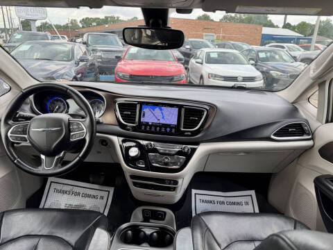 2017 Chrysler Pacifica Touring-L Plus
