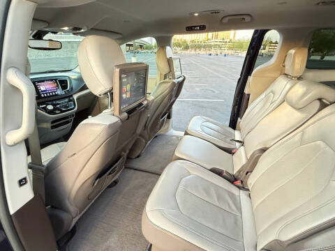 2017 Chrysler Pacifica Touring-L Plus