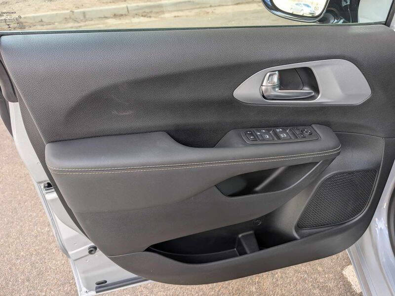 2024 Chrysler Pacifica Touring