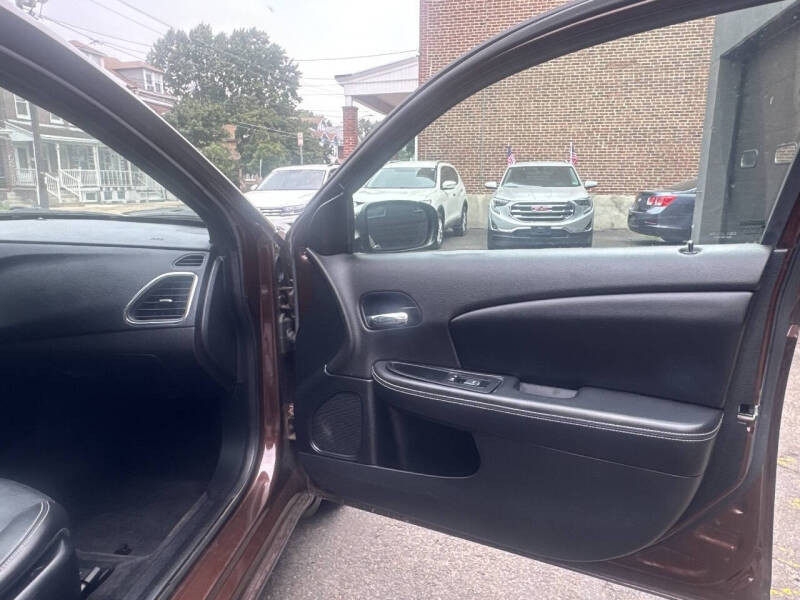 2012 Chrysler 200 Limited