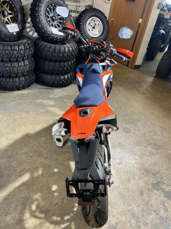 2024 KTM 690 SMC R