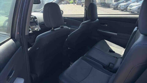 2013 Toyota Prius v Five