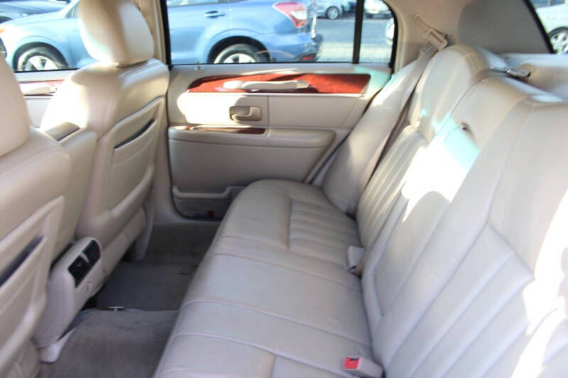 2005 Lincoln Town Car Signature