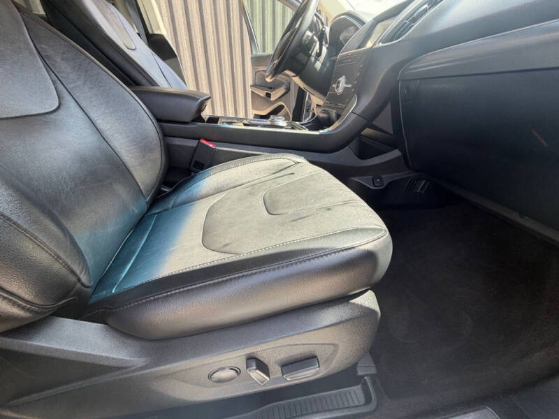 2020 Ford Edge Titanium