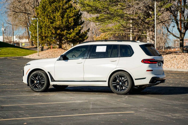 2023 BMW X7 M60i