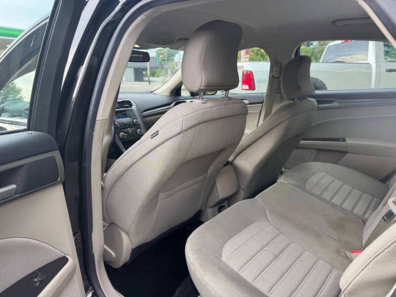2017 Ford Fusion SE