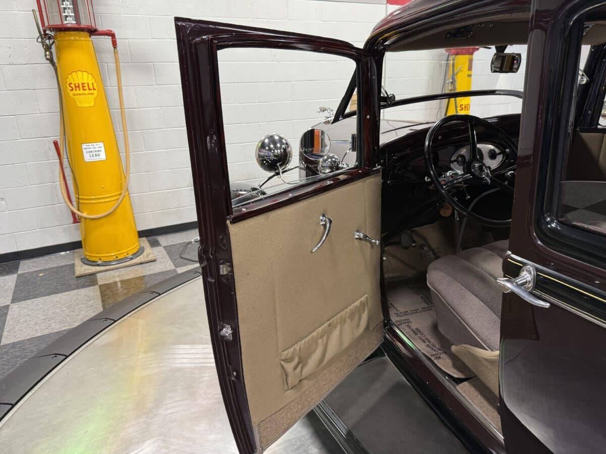 1932 Ford Model 18 32