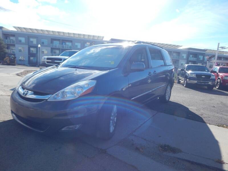 2008 Toyota Sienna for sale at Dave's Discount Auto Sales, Inc in Clearfield UT