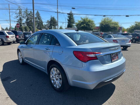 2013 Chrysler 200 LX