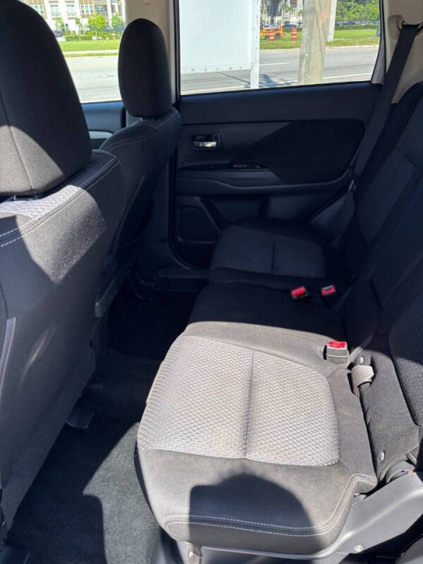 2017 Mitsubishi Outlander ES