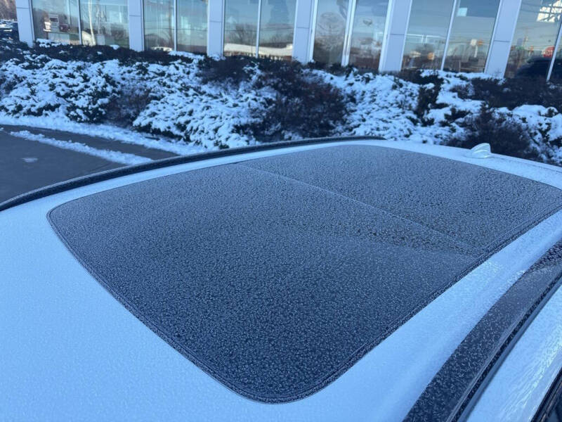 2025 Volvo XC60 B5 Plus Dark Theme