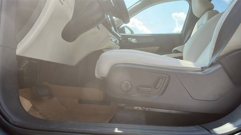 2026 Volvo XC40 B5 Ultra