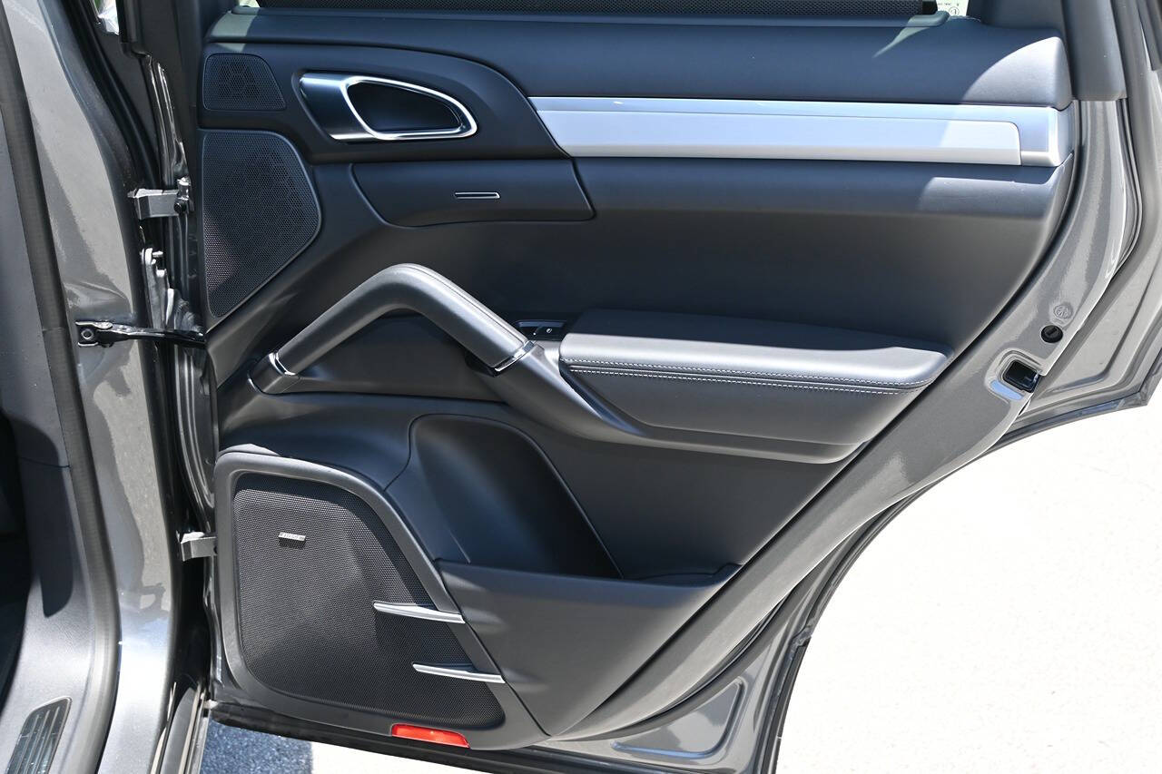 2018 Porsche Cayenne 38