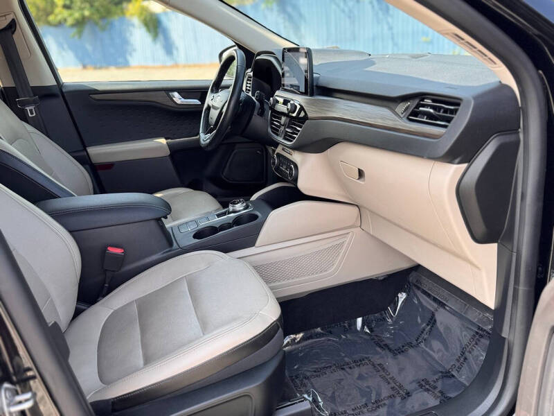 2020 Ford Escape Titanium