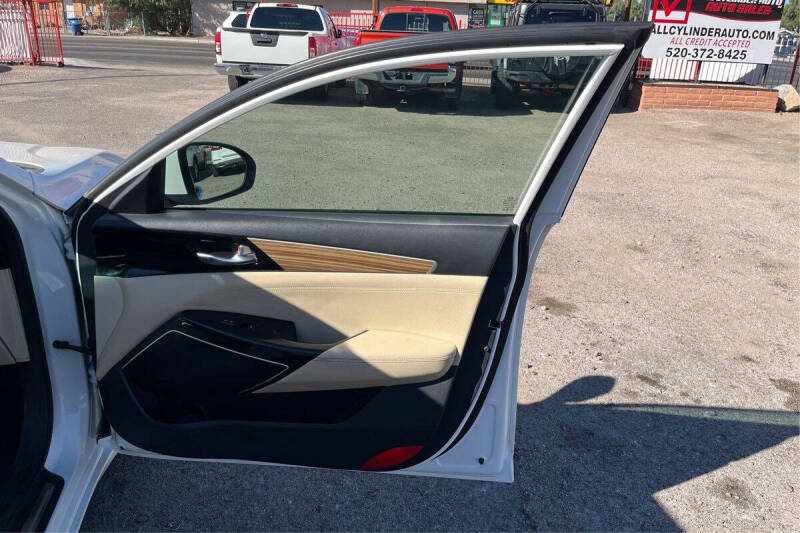 2018 Kia Cadenza Premium