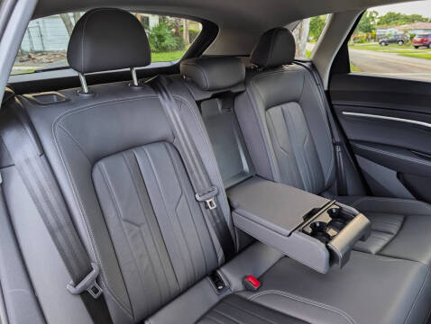 2021 Audi e-tron quattro Premium