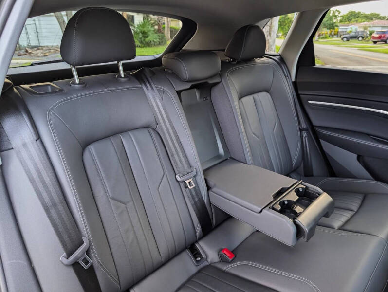 2021 Audi e-tron quattro Premium