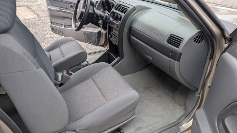 2004 Nissan Frontier XE