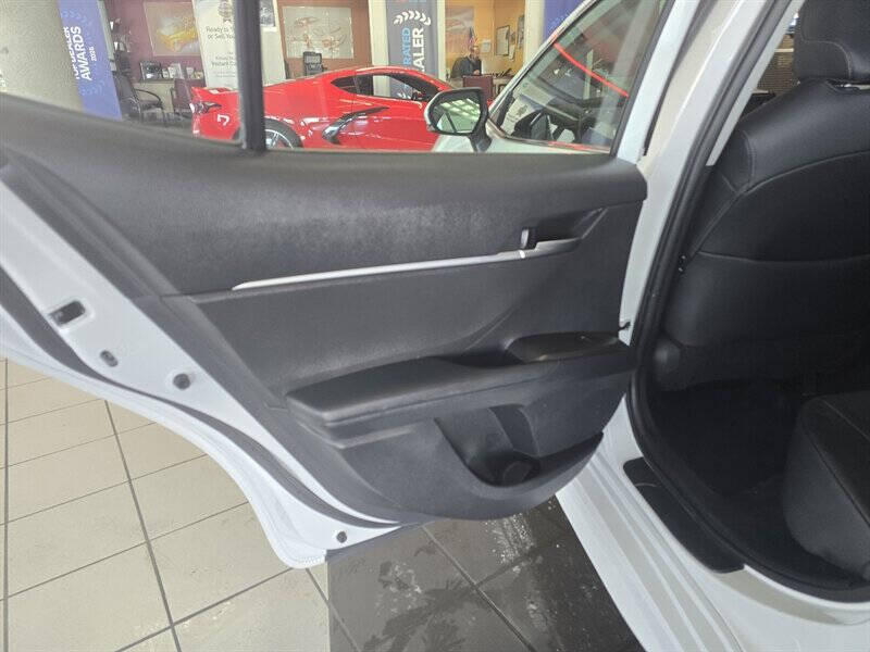 2023 Toyota Camry SE