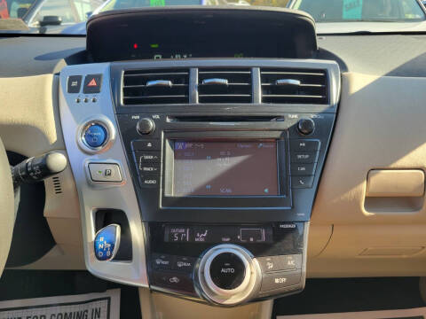 2013 Toyota Prius v Two