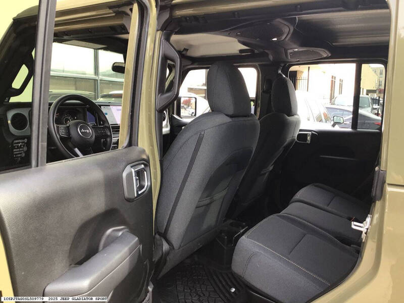 2025 Jeep Gladiator NightHawk