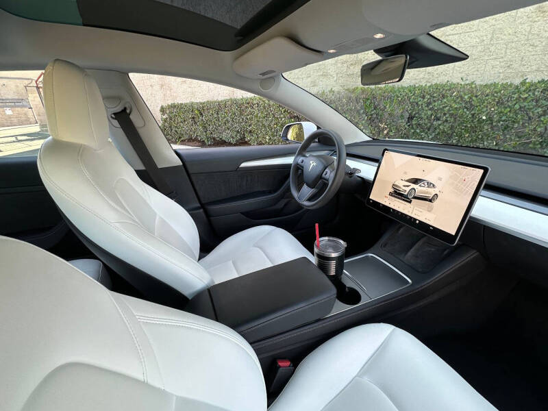 2022 Tesla Model 3 Base photo 2