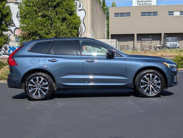 2025 Volvo XC60 B5 Plus Dark Theme