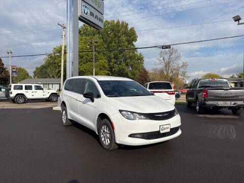 2025 Chrysler Voyager LX