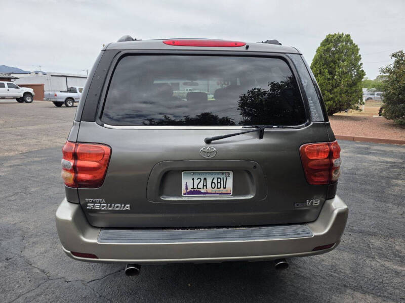 2004 Toyota Sequoia SR5