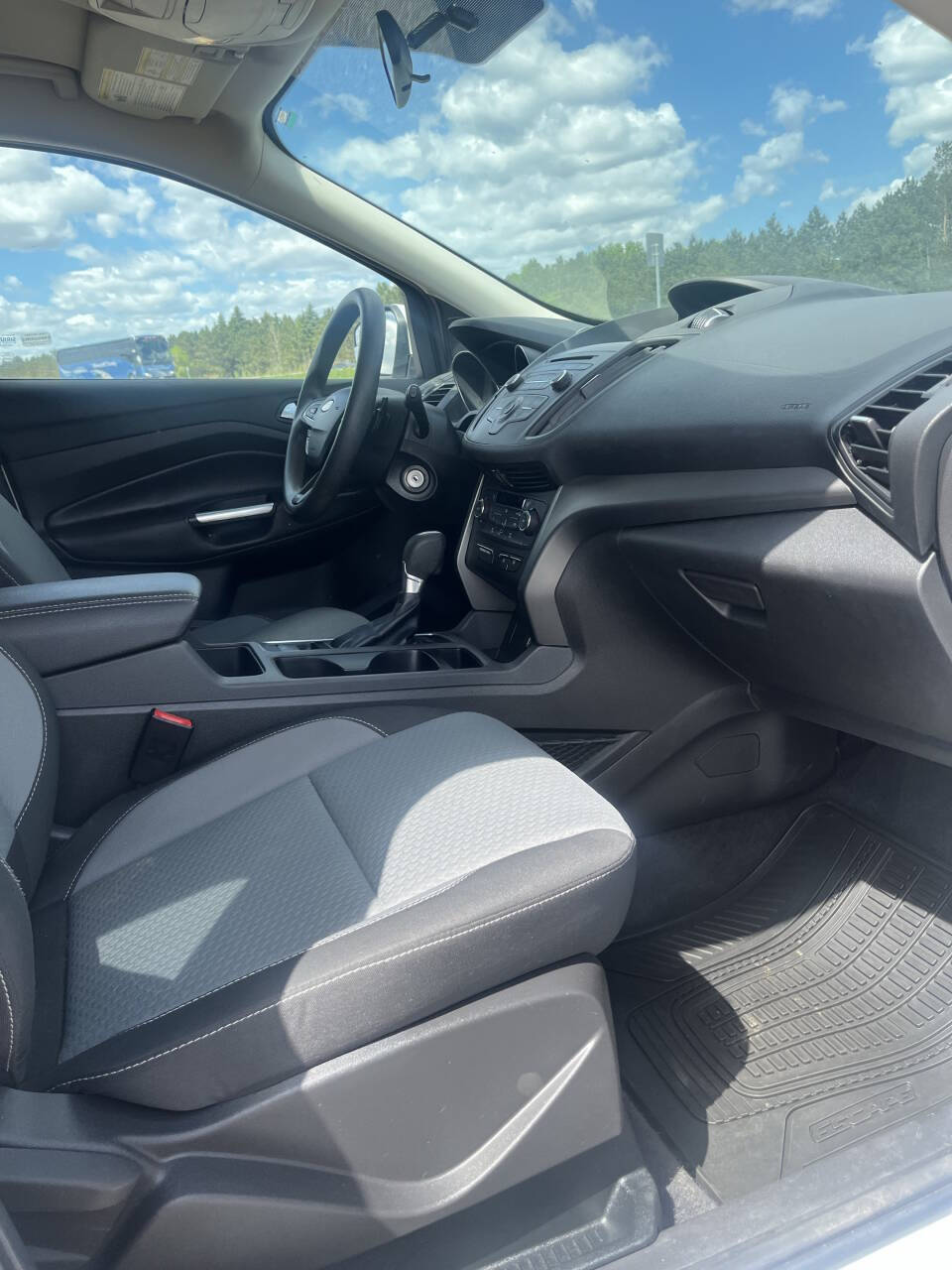 White 2017 Ford Escape SE AWD SE 4dr SUV 12