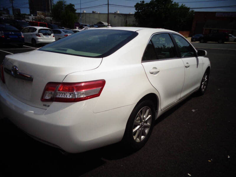 2011 Toyota Camry XLE photo 5