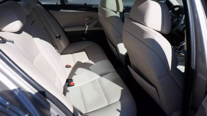 2011 BMW 5 Series 550i xDrive