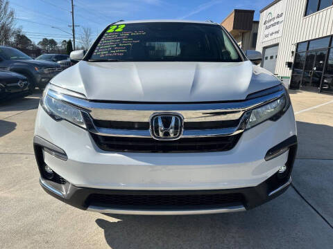 2022 Honda Pilot Touring w/Rear Captain's Chairs