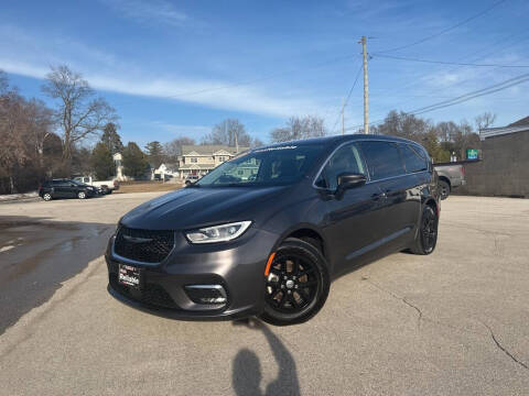 2023 Chrysler Pacifica for sale at RELIABLE AUTOMOBILE SALES, INC in Sturgeon Bay WI
