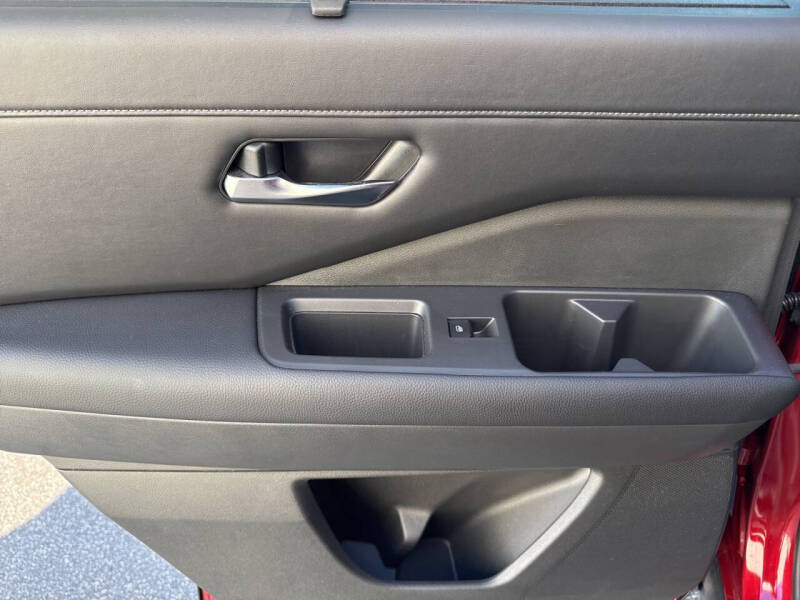 2022 Nissan Pathfinder SL