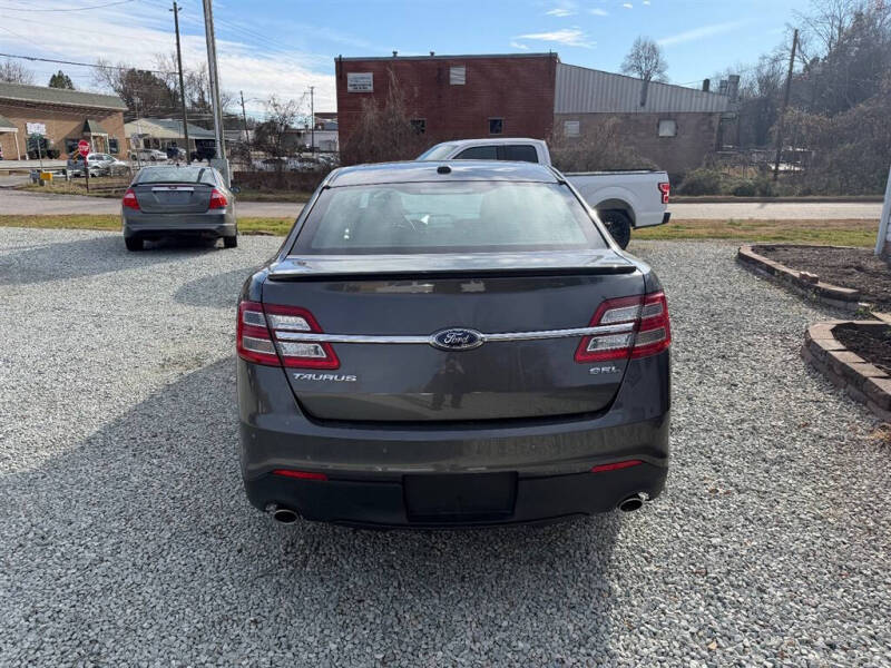 2017 Ford Taurus SEL