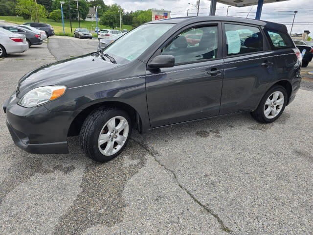 2005 Toyota Matrix for sale at QUEENSGATE AUTO SALES in York, PA