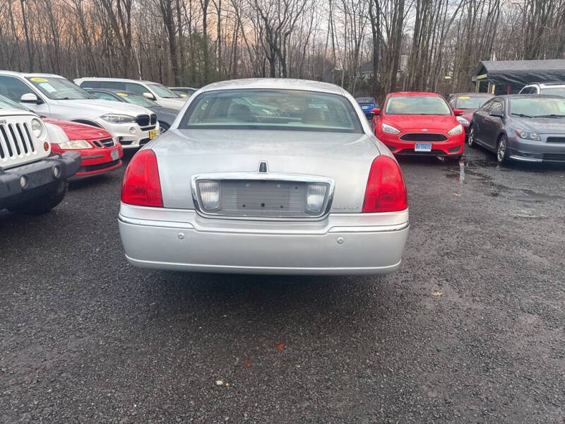 2005 Lincoln Town Car Signature Limited