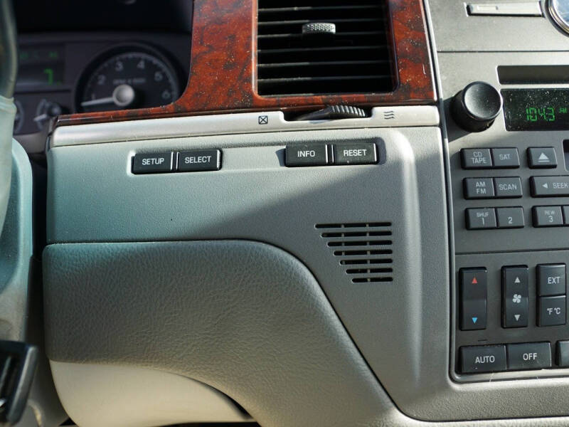 2006 Lincoln Town Car Signature