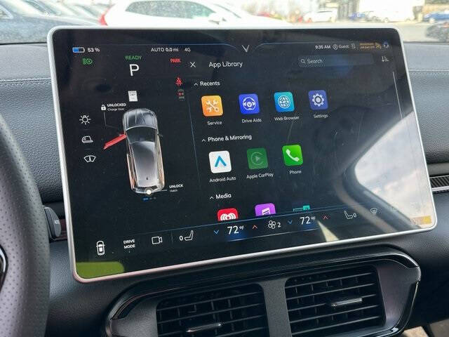 2025 VinFast VF8 Eco