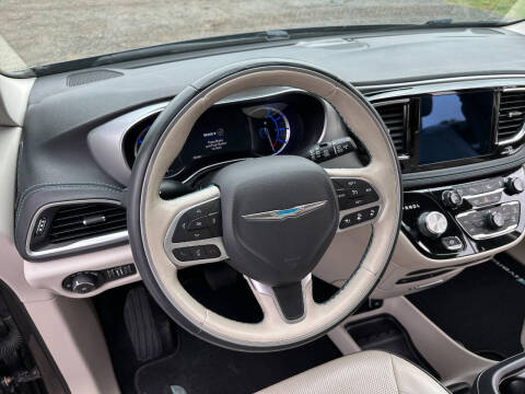 2017 Chrysler Pacifica Hybrid Platinum