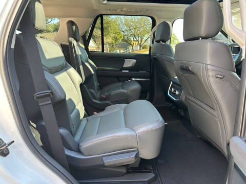 2025 Ford Expedition Active
