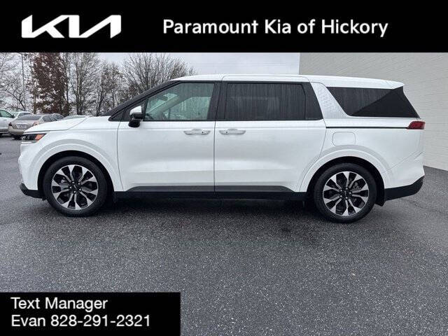 2024 Kia Carnival EX