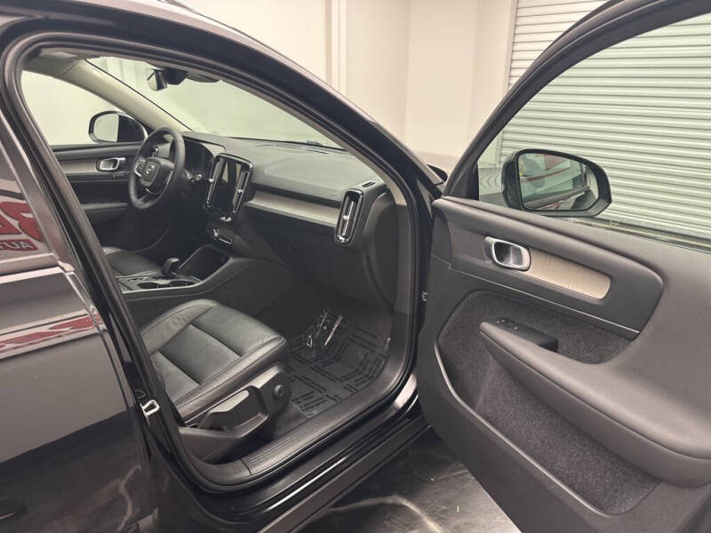 2023 Volvo XC40 B5 Core