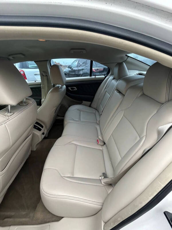 2011 Ford Taurus SEL