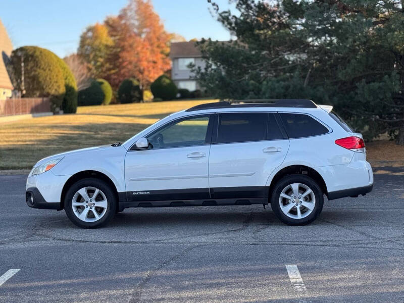 2013 Subaru Outback Premium photo 5