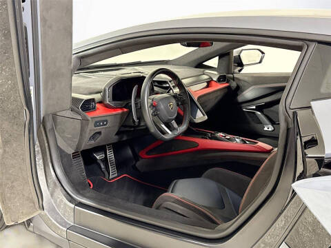 2024 Lamborghini Revuelto