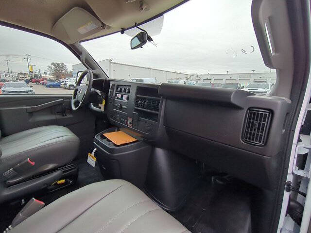 2025 Chevrolet Express 2500