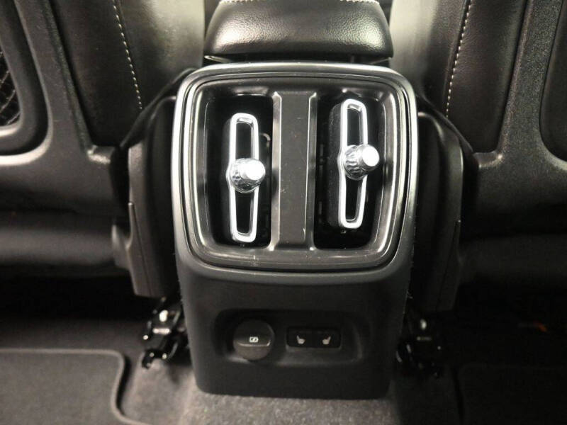 2021 Volvo XC40 T5 Momentum